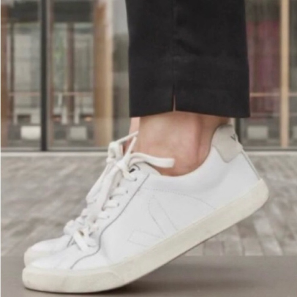 VEJA Esplar Leather Sneakers